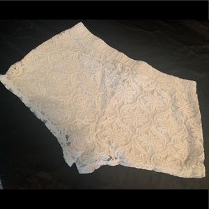 Decree lace off-white shorts size small